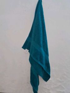 Solimo Teal Bath Towel - New with Tags!