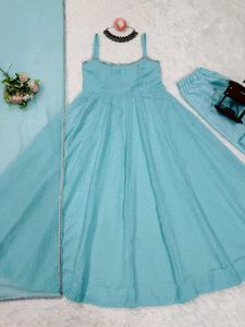 ❄️SKY CRUNCHY SILK PADDED GOWN ❄️
