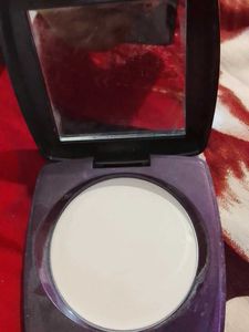 Lakme Radiance Compact