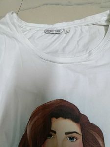 Cover StoryGraphic Print T-shirt with Sequins