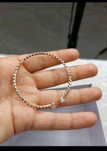 A Beautiful Set Of Freesize Bangle.
