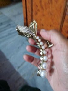 Pearl Hair Claw Clip