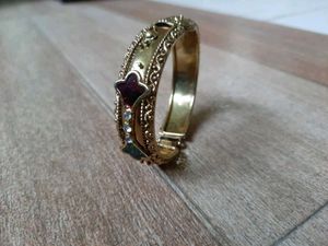 Enamel Detail Gold Bangle