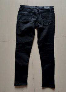 BLACK SKINNY JEANS
