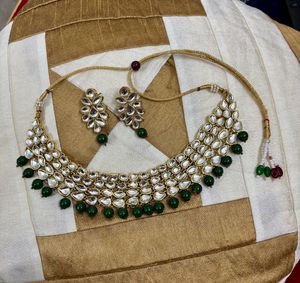 Kundan Jewellery Set