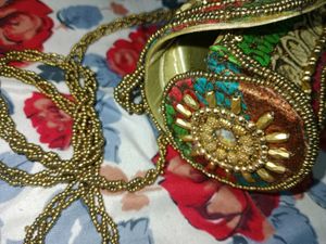 Beautiful Clutch Gives Old Vibes