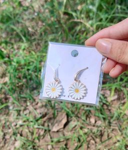 Daisy White Earrings