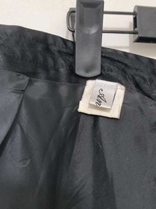 Chic Black Midi Skirt (Imported)