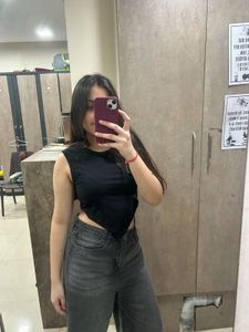 Black Sleeveless Crop Top