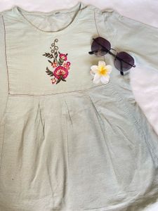 Chic Embroidered Cotton Kurta for Women