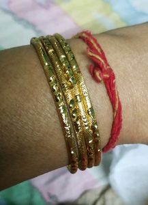 AVON 4 BANGLES SET