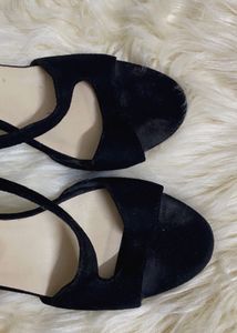 ✨ 👠 Koovs Elegant Black Sandals heels