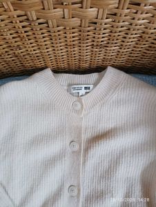uniqlo beige light weight cardigan S-M