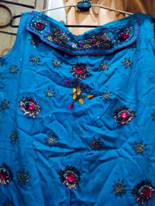 Embellished Kurta with Majenta Pajami