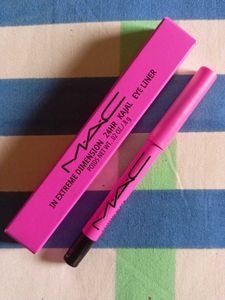M.A.C In Extreme Dimension 24Hr Kajal Eye Liner