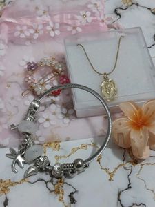 Hair accessories in gift bag