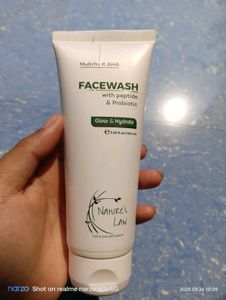 Glow &amp; Hydrated Face Wash