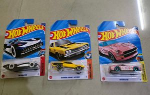 Hot Wheels Car Bundle - Chevroletor, Dodge, Datsun