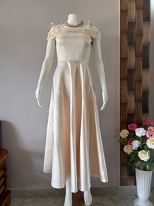 Elegant Off-Shoulder Midi Dress