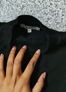 Korean Black Crop Highneck