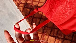 Sharp Heavy Padded Lace Detailing Red Bra