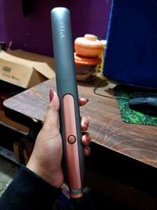 Vega Hair Straightener