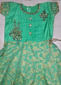 Girl&#39;s Green Ethnic Dress