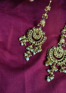 Beuatiful Earings With Chains