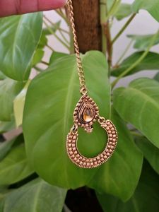 Elegant Gold-Tone Bindi