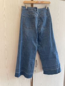 Distressed look jeans