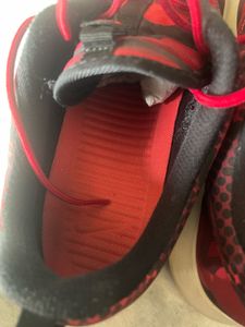 Nike Roshe One Print – Red/Black Camo Sneakers