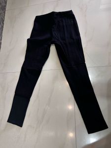 Stretchable Black Treggings