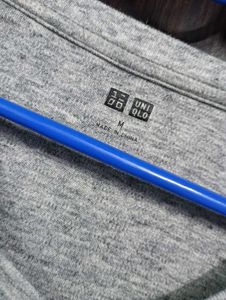 Uniqlo Grey tshirt