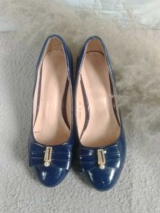 Navy Bow Pumps