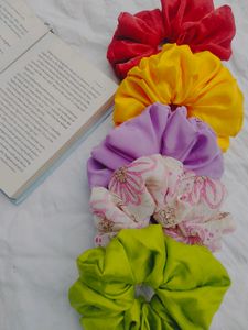 Combo Butter Flies Scrunchies Has Come For You 💞