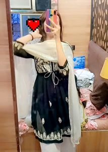 Lucknowii Frok Black Kurti