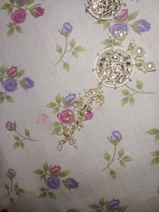 Earing And Tika