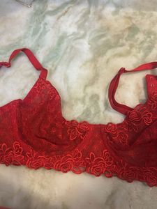 red laced wired bralette