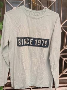 Men&#39; Tshirt M Size Calvin Klein