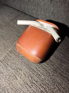 Apple Airpods 2 with Case