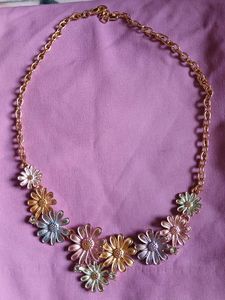 Flower Power Necklace - Brand NEW