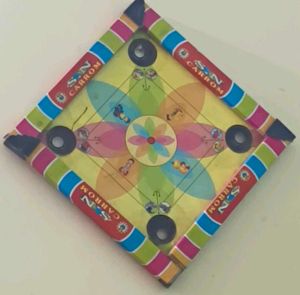 Carrom board