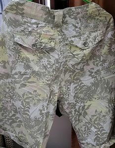 Floral Print Capri Pants