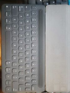 Apple Orginal iPad 8th Gen 10.2 Folio Keyboard Cas