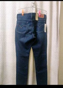 Levi&#39;s 711 Skinny Jeans
