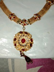Brand 🎉🎀New🎁 Gold And Maroon Stone Studded Neck