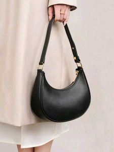 🇰🇷Crescent Shoulder Bag 👸