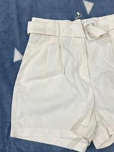 Women Shorts In Excellent Condition