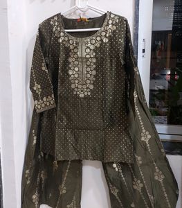 BRAND new Kurta Set From VISUDH BRAND