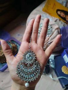 Earings Set With Mangtika